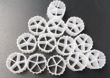 comprar 10*7mm MBBR portaviones flotantes piscicultura acuicultura terrestre hdpe material ambiental de gran calidad color blanco online manufacture