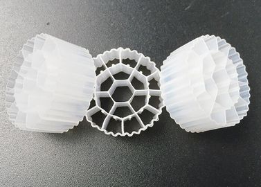 comprar 19 agujeros 25*10 mm Filtro de biomasa blanca portador de medio de biopelícula resistente a los rayos UV online manufacture