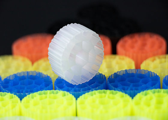 comprar Filtro de medios móviles de plástico de colores o personalizados para acuarios de material HDPE virgen online manufacture