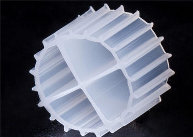 Medios de filtro MBBR de color blanco con material virgen HDPE y larga vida útil para RAS
