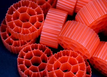 Fábrica de China k1 kaldnes medios de cultivo de peces de plástico biotransportador flotante para acuicultura RAS mbbr reactor HDPE FDA SAFTY