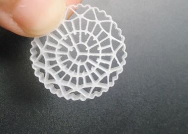 Gran superficie de superficie Resistente a los rayos UV MBR Biomedios camarón acuicultura COD eliminación de BOD 25*5mm hdpe biochips de color blanco