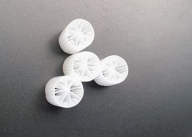 Medios de filtración de células biológicas virgen HDPE de estanque de pescado de color blanco Buena superficie