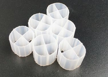 Medios de filtro de material plástico de color blanco de alta eficiencia para el tratamiento de aguas residuales