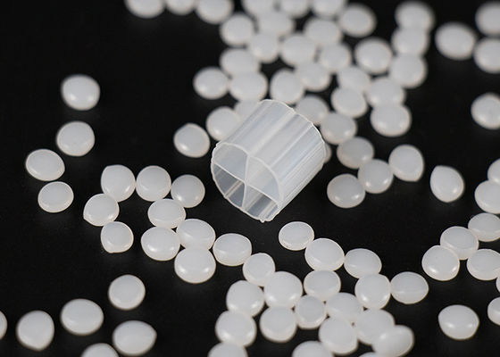 Reactor de biofilm de cama móvil de Hdpe MBBR blanco 800 m2/m3 Gran superficie