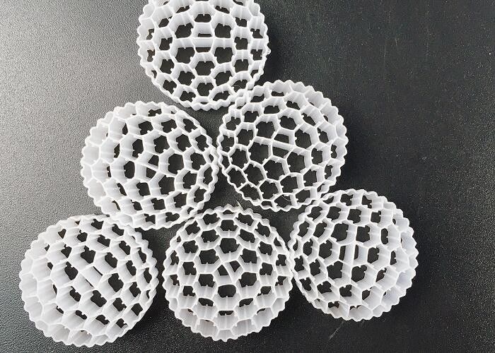 Biotubo de células activas MBBR Medios de filtro de plástico Color blanco 800m2/m3