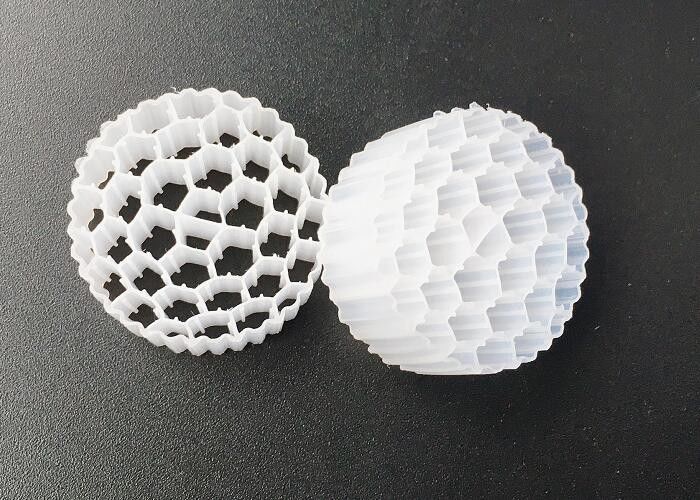 Biotubo de células activas MBBR Medios de filtro de plástico Color blanco 800m2/m3