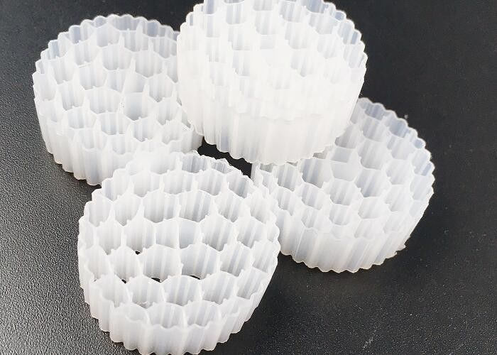 Pe38 25*4m m HDPE Mbbr bio medios filtrantes Safty cama móvil gran superficie