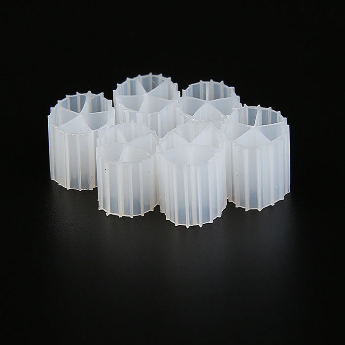 Medios de filtro de HDPE vírgenes de 5 agujeros blancos de larga duración Tamaño 10 mm x 7 mm