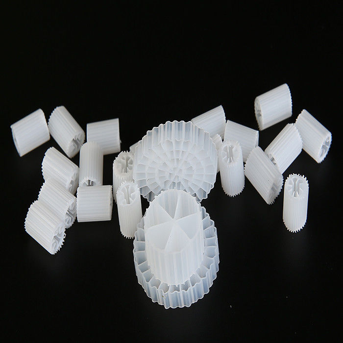 Filtro flotante de células biológicas MBBR Medios de filtro de agua de estanque de Koi para acuarios