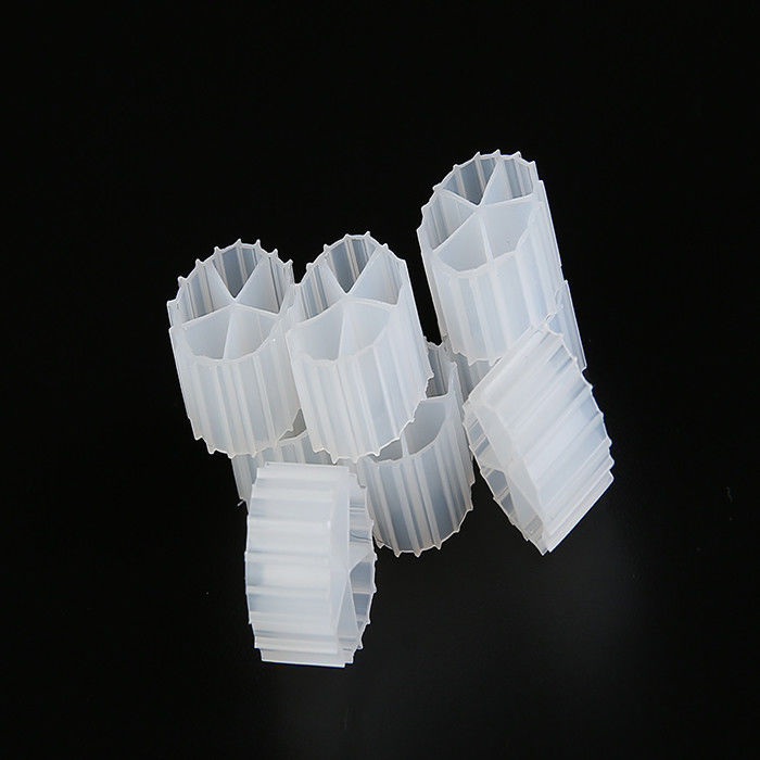 Medios de filtro flotante de color blanco con material virgen HDPE para el tratamiento de aguas residuales