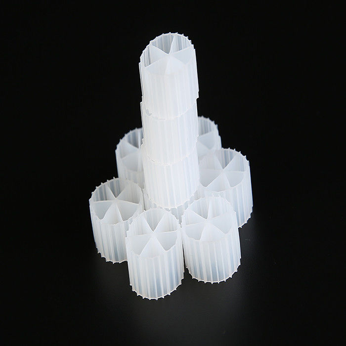 Medios de filtro flotante MBBR Duración de vida larga 0,96 g/cm3 - 0,98 g/cm3 Densidad