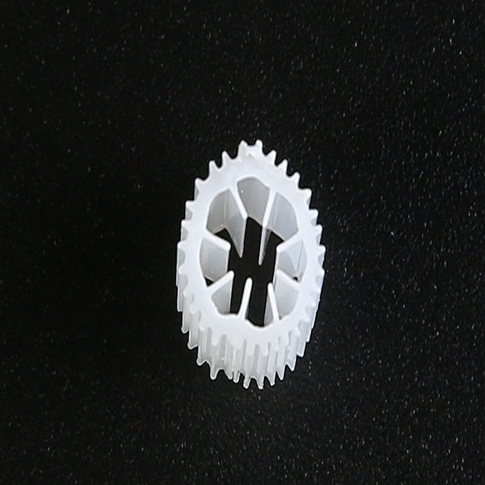 Medios de filtro flotante HIPS MBBR Medios de filtro 5 mm X 10 mm 7 números de agujeros