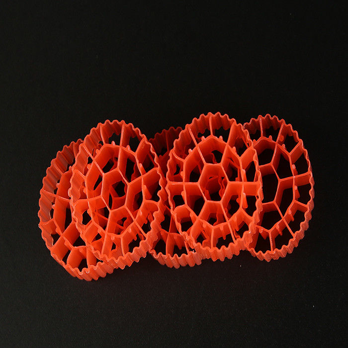 Plastico rojo / amarillo MBBR Bio Media K1 500 m2/m3 Superficie con color blanco