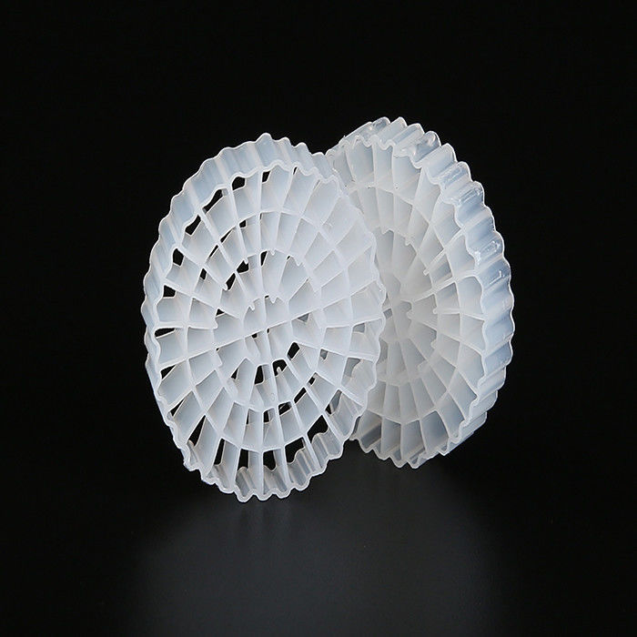 Tratamiento de aguas residuales Medios de filtro de plástico MBBR HDPE biomover grande 1200 m2/m3 Área de superficie Equipo IFAS