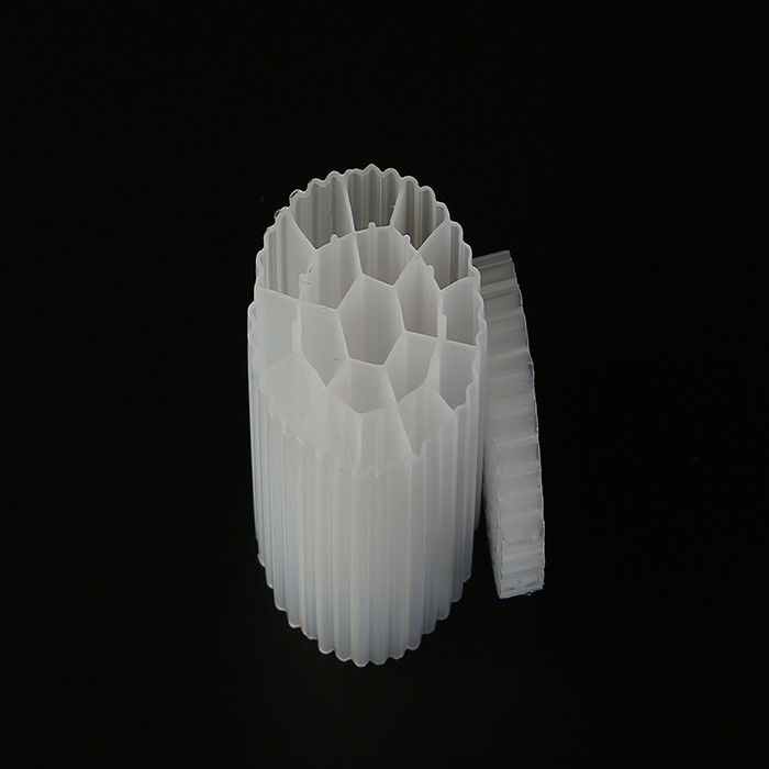 Cama móvil ecológica Reactores de biopelícula Material virgen HDPE para tratamiento de aguas residuales