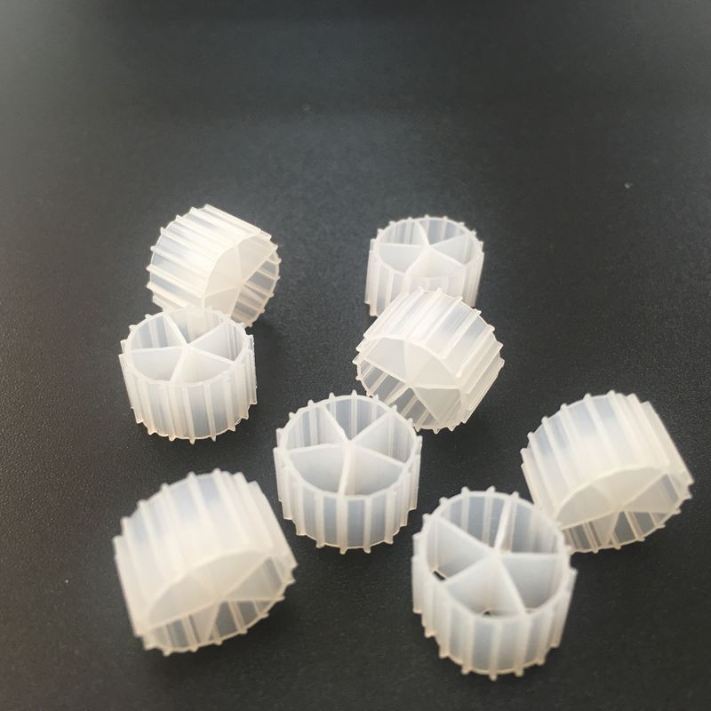 Material virgen de HDPE MBBR Bio Media 10 * 7mm Tamaño para una larga vida útil