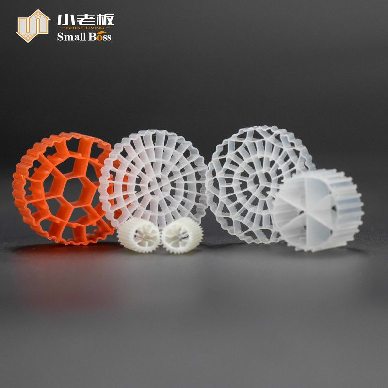 Medios de reactor de biofilmo de lecho móvil para un tratamiento de aguas residuales de alta eficiencia y de bajo coste