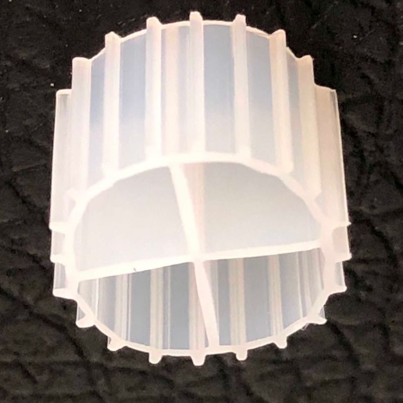 Medios de filtro MBBR de color blanco con material virgen HDPE y larga vida útil para RAS