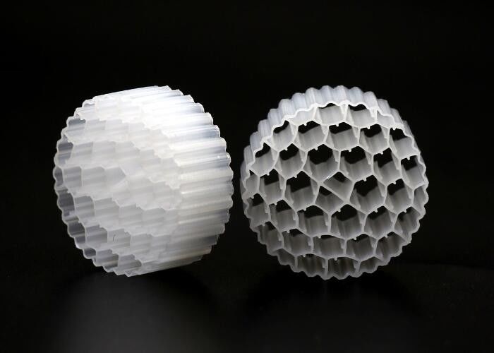 China Fábrica Nuevo molde Biomedia Acuicultura HDPE MBBR Biomedia de filtro Biomasa portadora Medios flotantes