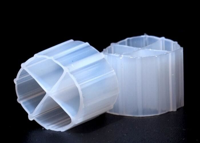 Medios de filtro biológico de 12*9mm MBBR con color blanco y material virgen HDPE biopipe bioballs