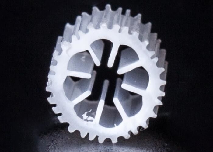 64 agujeros Bolas biológicas flotantes Medios de filtro K5 Medios biológicos Tratamiento de aguas residuales