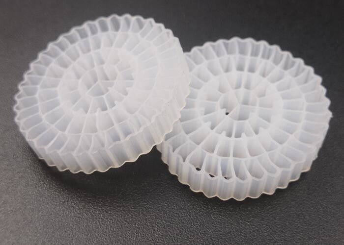 Material virgen de HDPE MBBR Bio Media K5 de color blanco con tamaño de 25 * 4 mm para equipos IFAS