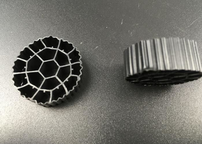 Color negro K3 MBBR Portador de filtros para el tratamiento industrial de agua 25 * 10 mm