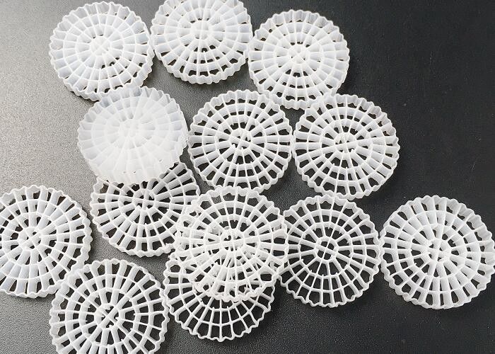 Biomasa de estanque portador K3 Mbbr Medios para filtración biológica 25*4mm biopipe tratamiento de agua IFAS color blanco HDPE
