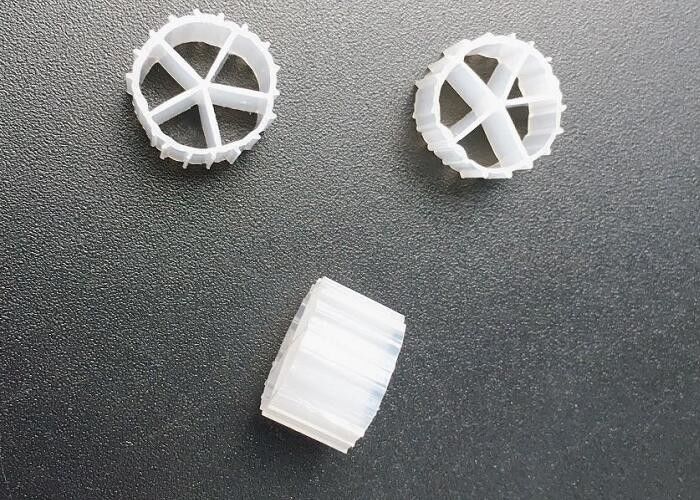 K1 K3 Filtro de embalaje de biofilmo portador Hdpe 10 * 7 mm Ras Pesca 5 habitaciones