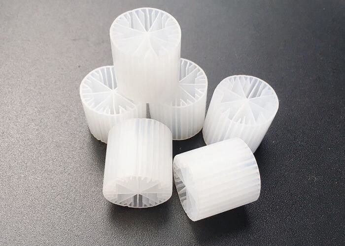 Reactor de cama móvil 15*15mm MBBR Tratamiento de agua Bio medios para el tanque anaeróbico