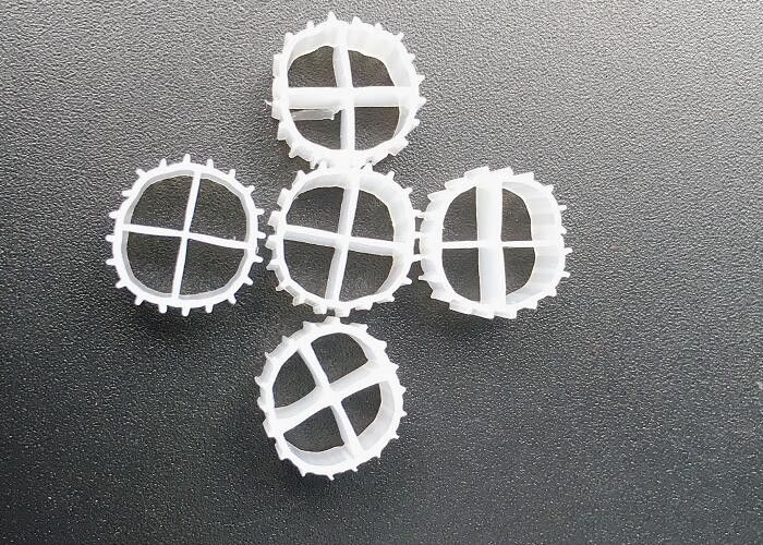 Color blanco 11*7mm K1 Biofiltro Hdpe Mbbr Biotransportador Biobollas flotantes