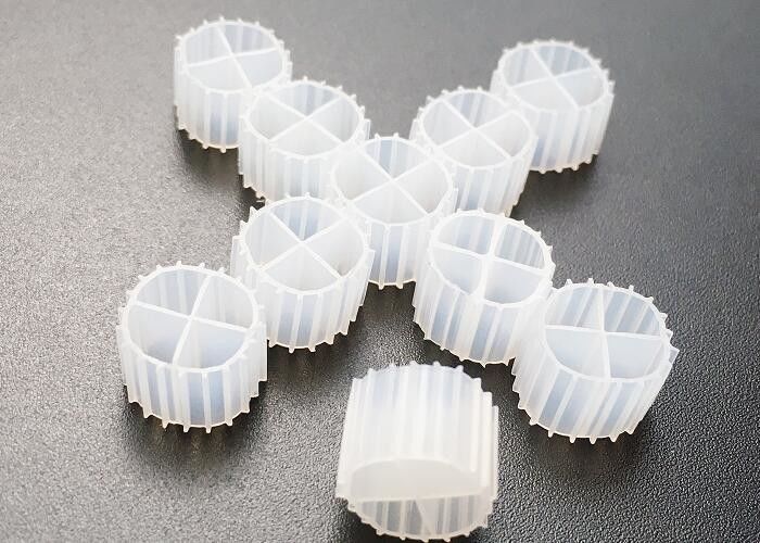 MBBR Biofilter Media Biochips 0,96 - 0,98 g / Cm3 Densidad para RAS Acuicultura FAB medios biológicos