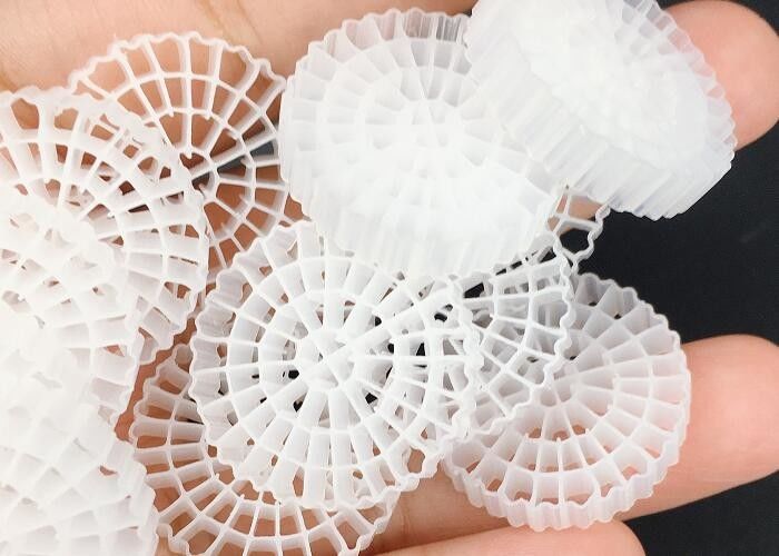 K3 Kaldnes Mbbr Bolas flotantes Medios de filtro BIO Hdpe 25*4mm Color blanco
