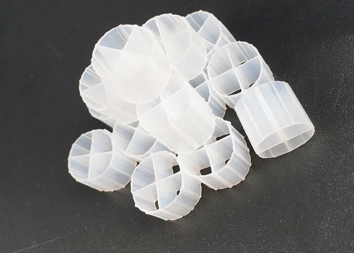 mbbr medio biológico flotante de plástico para el tratamiento de aguas residuales de estanque de koi hecho de hdpe