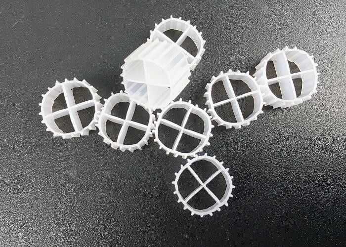 Material virgen de HDPE Kaldnes K1 Medios de filtro Bio bolas para acuarios