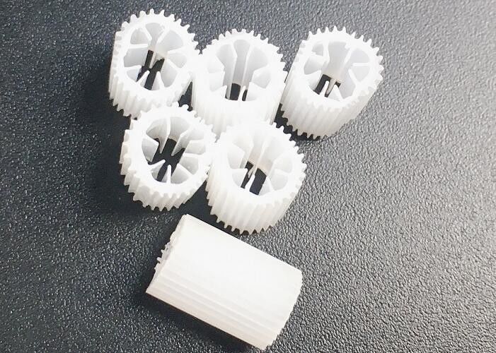 Ahorro de espacio Medios de filtro flotante de plástico Kaldnes Medios de filtro biológico