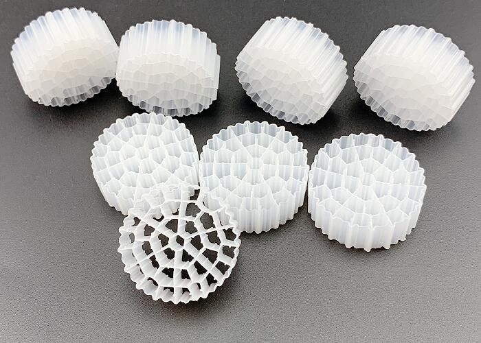 Medios de filtro de color blanco HDPE K1 PE37 para mejorar la calidad del agua