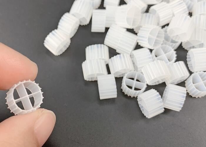 11*7mm Color natural y material virgen de HDPE MBBR Biofilm Carrier Manufacturer