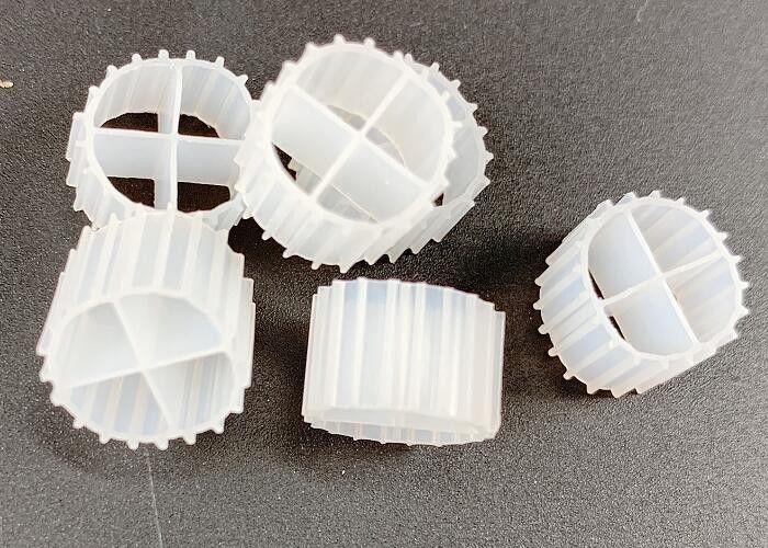 Color blanco MBBR Media Biofilm Carrier con Super Descarburization y material virgen HDPE