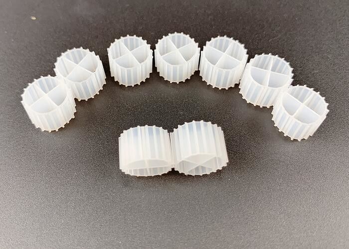 Medios de filtro biológico de 11 mm de color blanco virgen de HDPE para desnitrificación