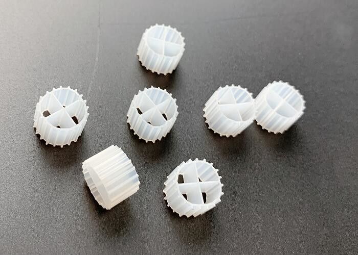 11*7mm MBBR Bio Balls Medios de filtro Gran área de superficie