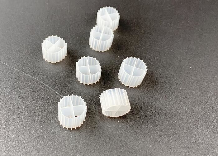 11*7mm MBBR Bio Balls Medios de filtro Gran área de superficie