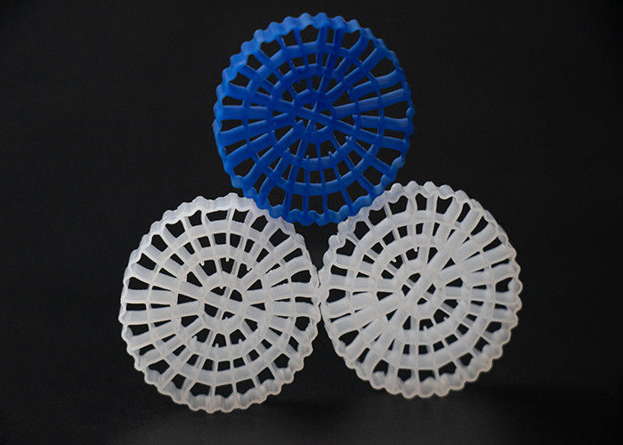 Tratamiento de aguas residuales Medios de filtro de plástico MBBR HDPE biomover grande 1200 m2/m3 Área de superficie Equipo IFAS