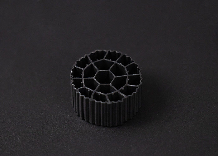 Material virgen HDPE MBBR Medios de filtro Biofiltro 25 mm X 12 mm Tamaño 600 m2/m3 Superficie