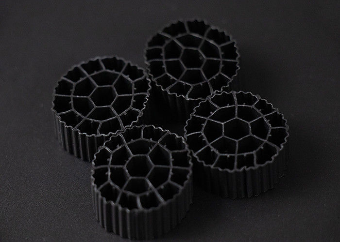 25 mm X 10 mm Tamaño de filtro de plástico Medios vírgenes de material HDPE MBBR Bio bolas