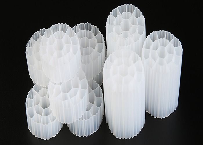 35 mm X 18 mm Tamaño material virgen HDPE MBBR Bio Media PE07 para acuarios