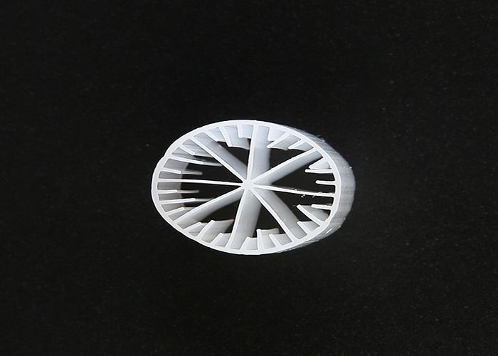 15*15mm Tamaño MBBR Bio Media Virgen Material HDPE de color blanco para el tanque anaeróbico