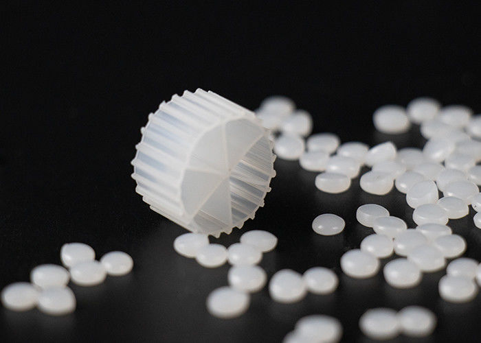 MBBR 100% virgen HDPE PE04 BIO Medios de filtro Blanco Color 0,98 g/Cm3