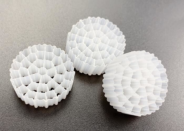 Medios de filtración de plástico MBBR de color blanco 25*10MM de HDPE virgen Gran superficie